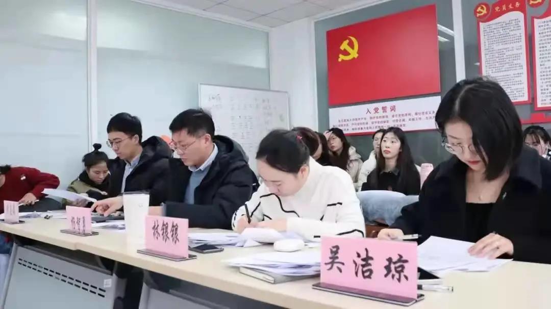 逐梦奋进践初心”